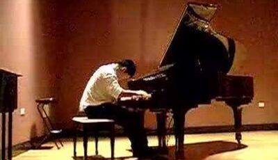 Chris Nahm Performs Asturias by Isaac Albeniz